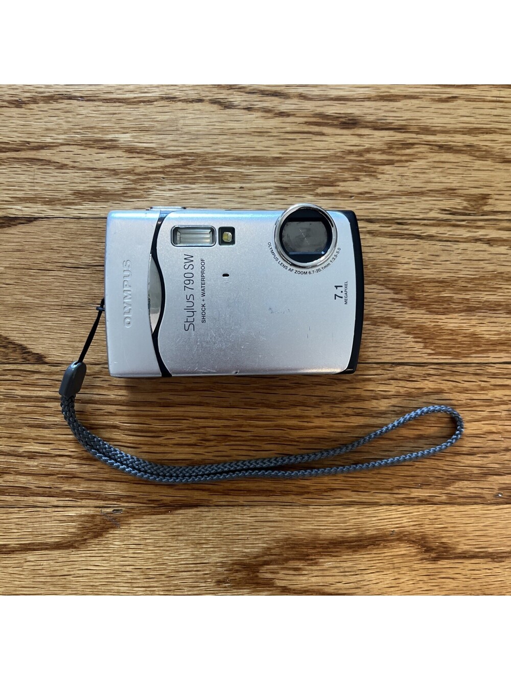 Olympus Stylus 790 SW Digital Camera 7.1MP Shock Waterproof 3X Zoom